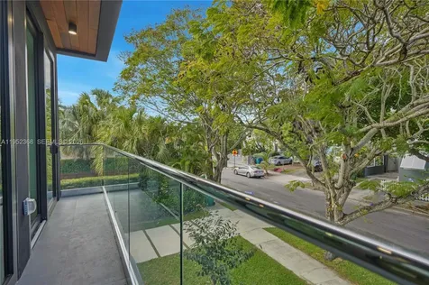 30 NE 50th Street Miami FL 33137