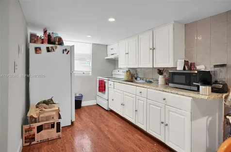 2105 NW 1st Street Miami FL 33125
