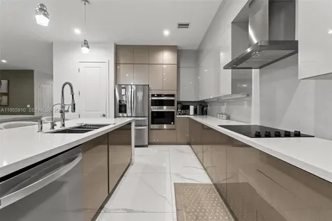 8086 NW 47th Terrace Doral FL 33166