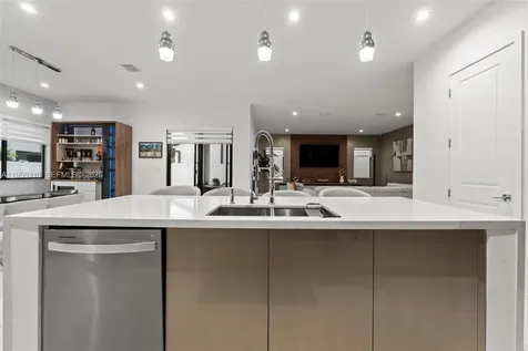 8086 NW 47th Terrace Doral FL 33166