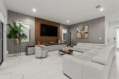 8086 NW 47th Terrace Doral FL 33166