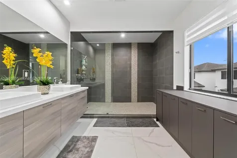 8086 NW 47th Terrace Doral FL 33166
