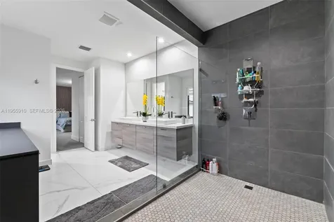 8086 NW 47th Terrace Doral FL 33166