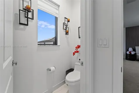 8086 NW 47th Terrace Doral FL 33166