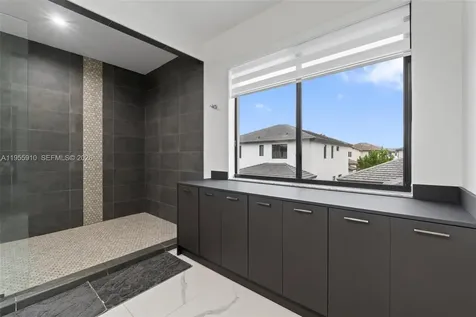 8086 NW 47th Terrace Doral FL 33166