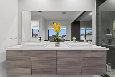 8086 NW 47th Terrace Doral FL 33166