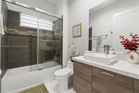 8086 NW 47th Terrace Doral FL 33166