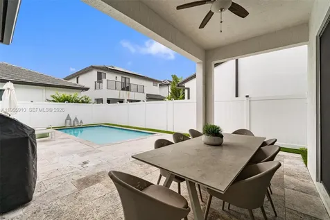 8086 NW 47th Terrace Doral FL 33166