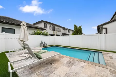 8086 NW 47th Terrace Doral FL 33166