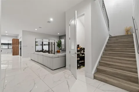 8086 NW 47th Terrace Doral FL 33166