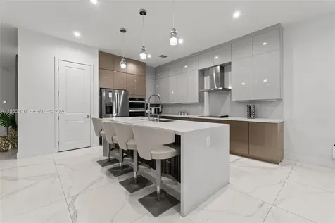 8086 NW 47th Terrace Doral FL 33166