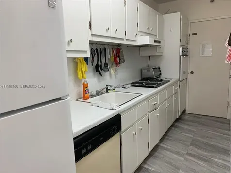 100 Lincoln Road Miami Beach FL 33139