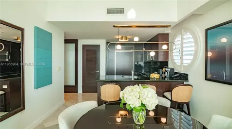 4391 Collins Avenue Miami Beach FL 33140