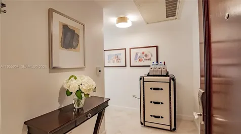 4391 Collins Avenue Miami Beach FL 33140