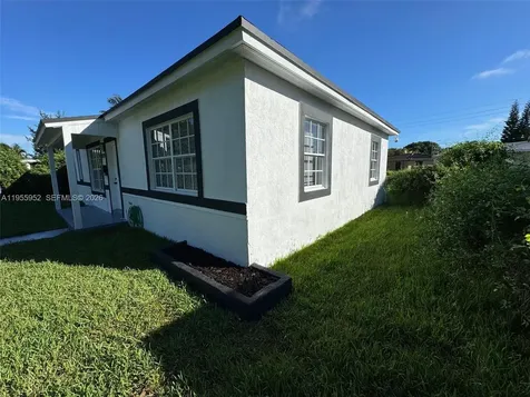 9221 Broad Manor Road Miami FL 33147