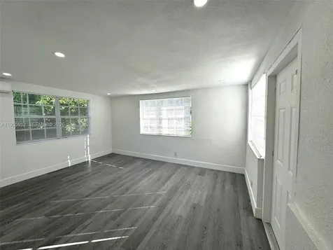 9221 Broad Manor Road Miami FL 33147