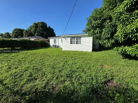9221 Broad Manor Road Miami FL 33147