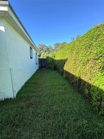 9221 Broad Manor Road Miami FL 33147