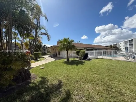 414 SE 10th Street Dania Beach FL 33004