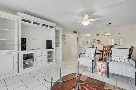 414 SE 10th Street Dania Beach FL 33004