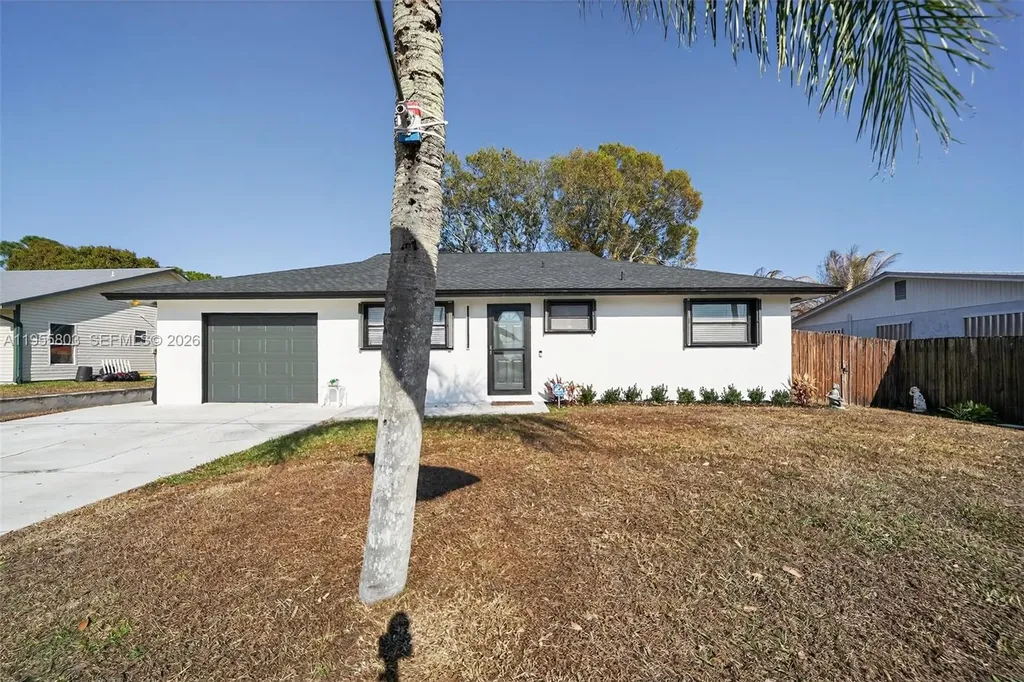 4543 SE Dryfus Avenue Stuart FL 34997