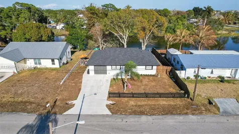 4543 SE Dryfus Avenue Stuart FL 34997