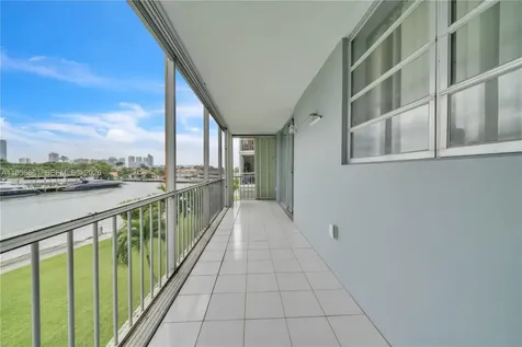 3030 Marcos Drive Aventura FL 33160