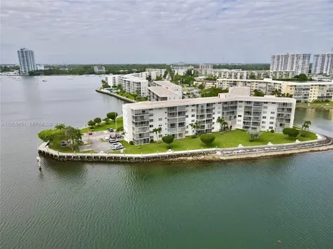 3030 Marcos Drive Aventura FL 33160