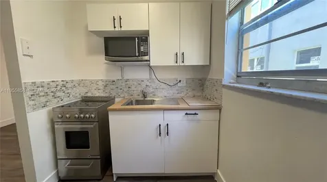 1043 NW 2nd Street Miami FL 33128