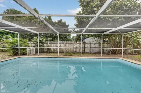5700 NW 111th Terrace Hialeah FL 33012