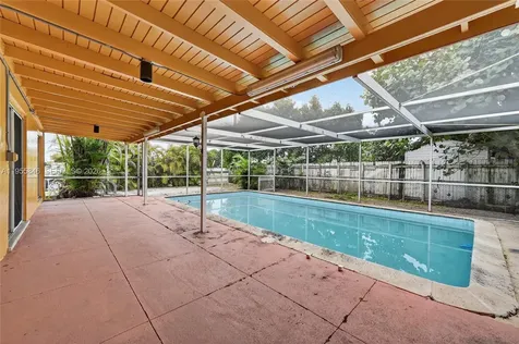 5700 NW 111th Terrace Hialeah FL 33012
