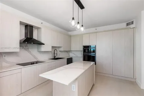 300 S Pointe Drive Miami Beach FL 33139