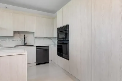 300 S Pointe Drive Miami Beach FL 33139