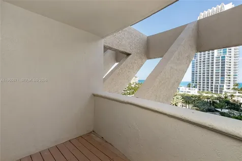 300 S Pointe Drive Miami Beach FL 33139