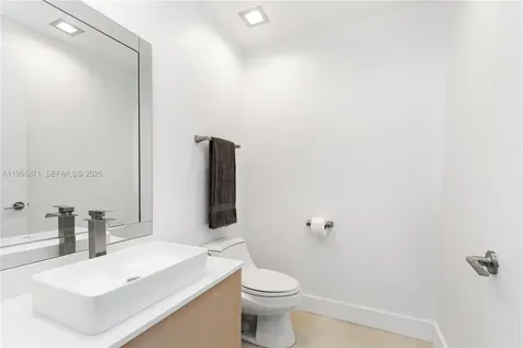 300 S Pointe Drive Miami Beach FL 33139