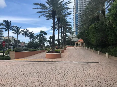 300 S Pointe Drive Miami Beach FL 33139