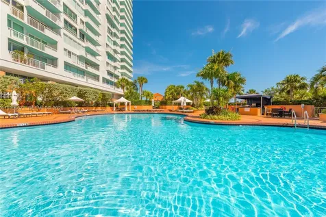 300 S Pointe Drive Miami Beach FL 33139
