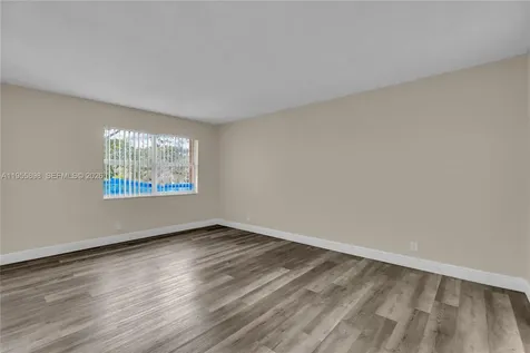 17901 NW 68th Avenue Hialeah FL 33015