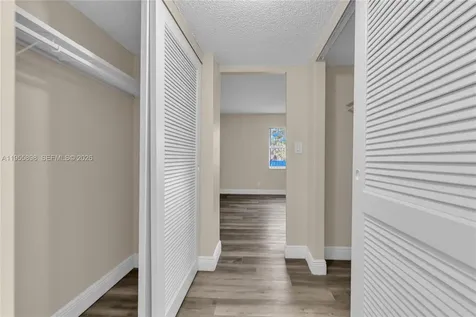 17901 NW 68th Avenue Hialeah FL 33015