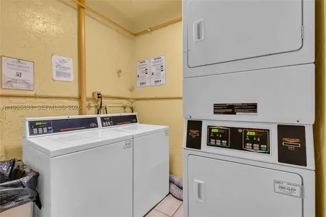 17901 NW 68th Avenue Hialeah FL 33015