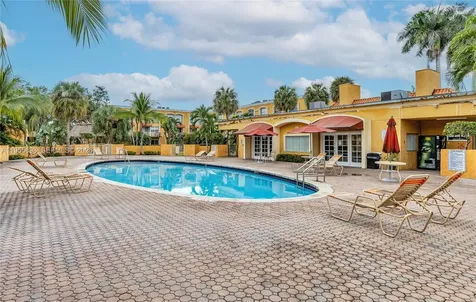 17901 NW 68th Avenue Hialeah FL 33015