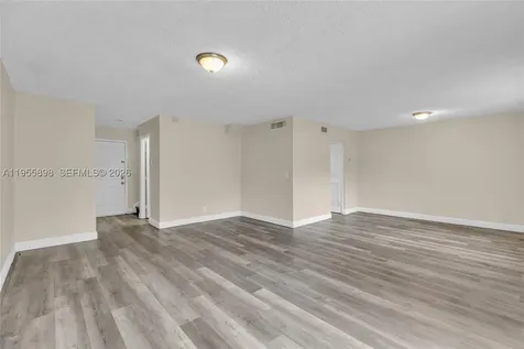 17901 NW 68th Avenue Hialeah FL 33015