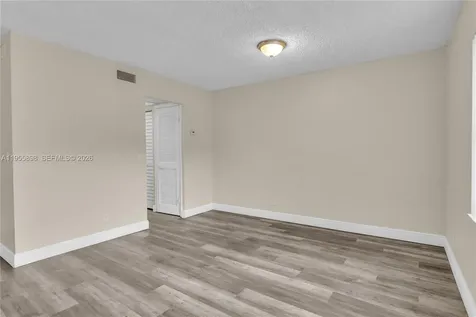 17901 NW 68th Avenue Hialeah FL 33015