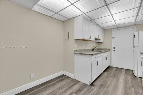 17901 NW 68th Avenue Hialeah FL 33015
