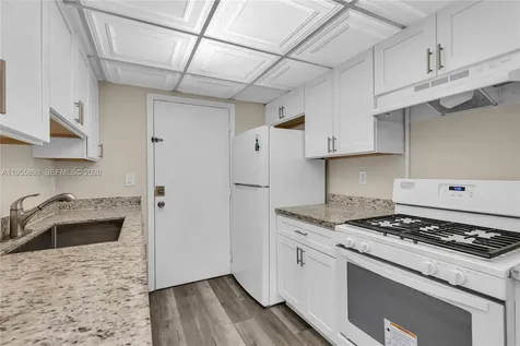 17901 NW 68th Avenue Hialeah FL 33015