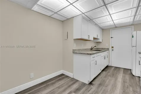 17901 NW 68th Avenue Hialeah FL 33015