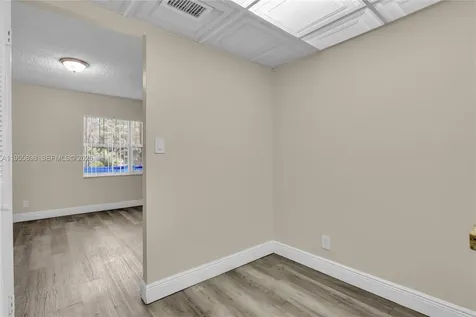 17901 NW 68th Avenue Hialeah FL 33015