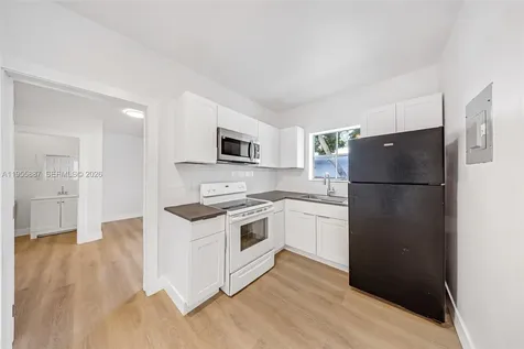 1648 NW 33rd Street Miami FL 33142