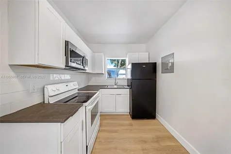 1648 NW 33rd Street Miami FL 33142