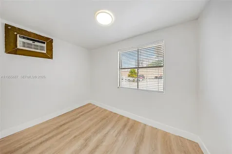 1648 NW 33rd Street Miami FL 33142